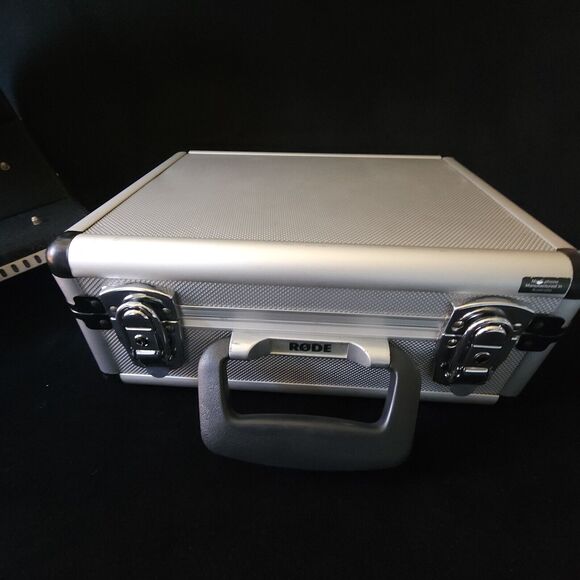 sE Electronics Reflexion Filter PRO Vocal Booth Sound Damper w/ Rode Mic NT2 - Picture 10 of 16